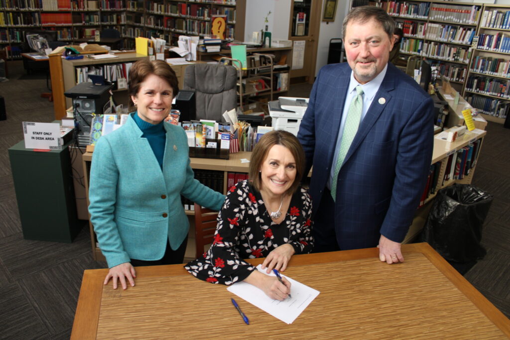 NPRC comes to agreement and establishes relationship with Warren Public Library.